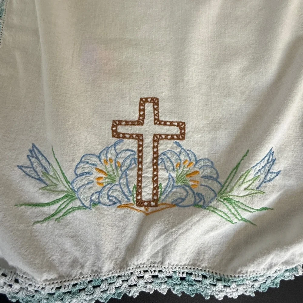 Vintage Easter Linen Dresser Scarves Set 2 Embroidered Cross‎ Crochet 37x15